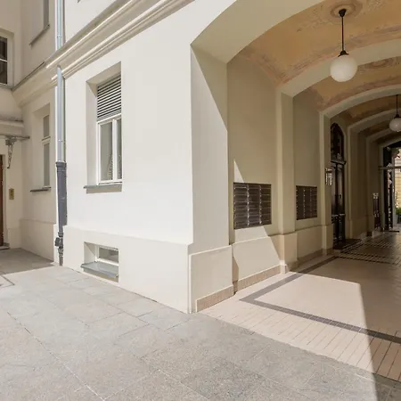 Centrum Warszawy Parking Elegancki Apartament Dla 2 Doroslych I 2 Dzieci By Renters Prestige